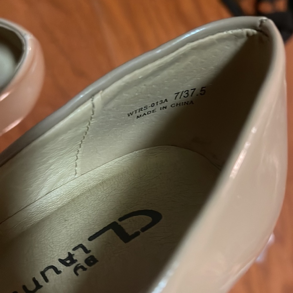 Heels - Picture 4 of 6